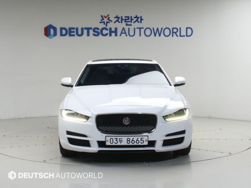 Jaguar XE 20d Prestige — пробег 106 900 км — фото 3 из 5