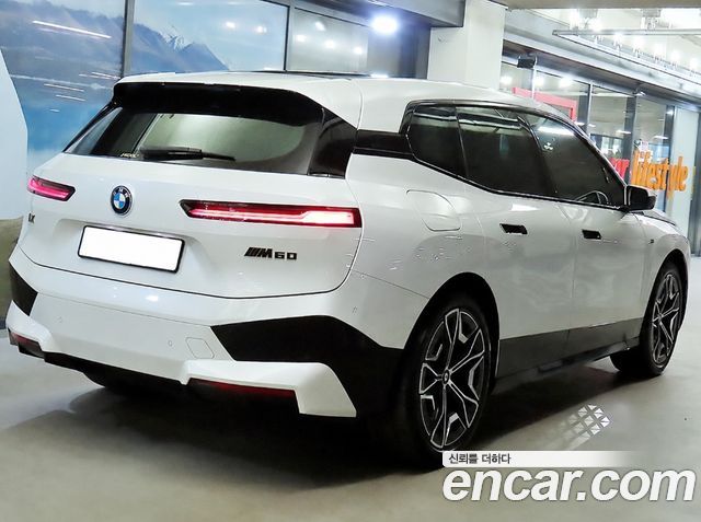 BMW iX xDrive M60 — пробег 28 600 км — фото 4 из 5