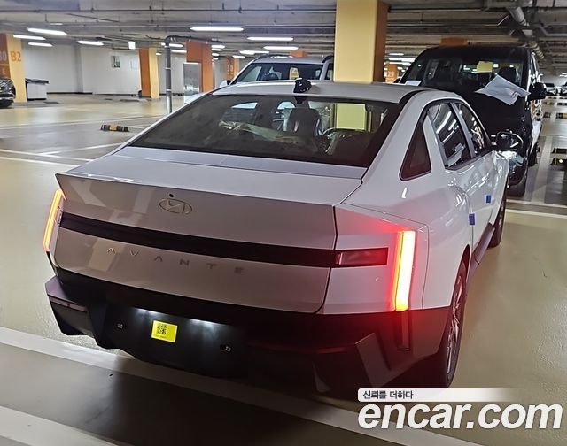 Hyundai AVANTE 2.0 Modern — пробег 5 км — фото 2 из 5