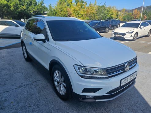 Volkswagen Tiguan 2.0 TDI Premium — пробег 56 864 км — фото 3 из 5