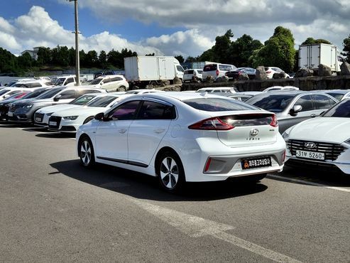 Hyundai Ioniq Q — пробег 123 000 км — фото 3 из 5