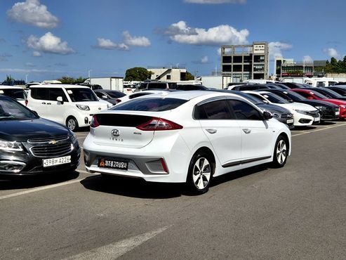 Hyundai Ioniq Q — пробег 123 000 км — фото 4 из 5