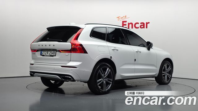 Volvo XC60 T8 R-Design — пробег 77 939 км — фото 2 из 5