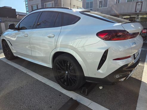 BMW X6 xDrive40d M Sport Online Exclusive — пробег 4 300 км — фото 3 из 5