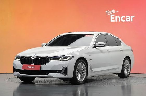 BMW 5-Series 530e Luxury — пробег 82 488 км — фото 1 из 5