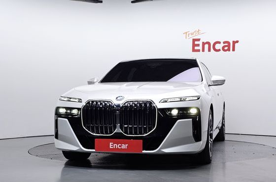 BMW i7 eDrive 50 M Sport — пробег 7 700 км — фото 3 из 5