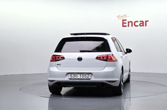 Volkswagen Golf 2.0 GTI — пробег 81 200 км — фото 4 из 5