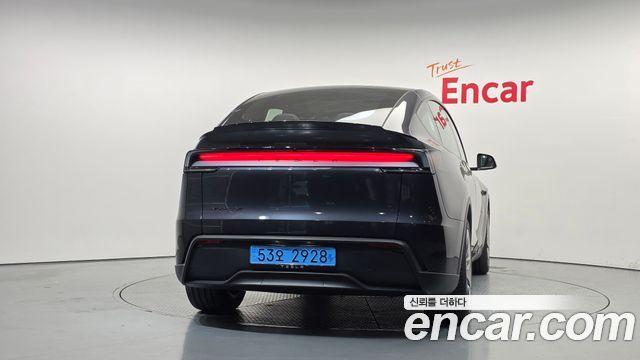 Tesla Model Y L Long Range AWD — пробег 141 км — фото 4 из 5