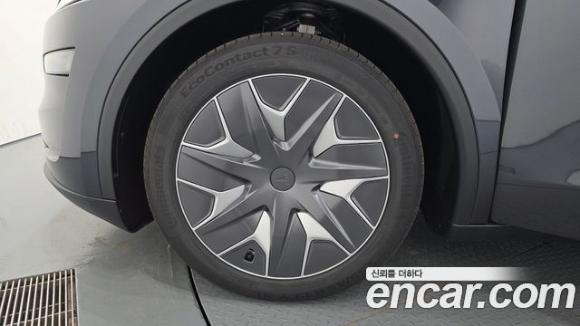Tesla Model Y L Long Range AWD — пробег 141 км — фото 5 из 5