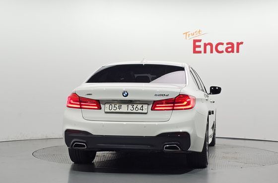 BMW 5-Series 520d xDrive M Sport Package Plus — пробег 186 467 км — фото 4 из 5
