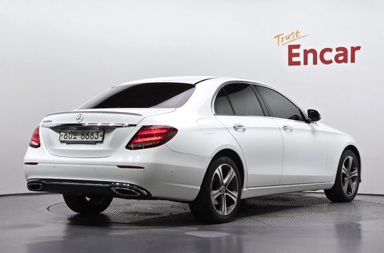Mercedes-Benz E-Class E220d Avantgarde — пробег 91 455 км — фото 2 из 5
