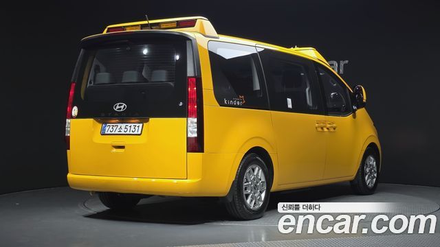 Hyundai Staria L3.5  Kinder Safety Car 11-Seater — пробег 6 759 км — фото 2 из 5