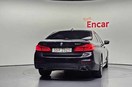 BMW 5-Series 530i xDrive M Sport Package Plus — пробег 85 895 км — фото 4 из 5