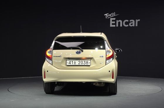 Toyota Prius 1.5 — пробег 71 348 км — фото 4 из 5