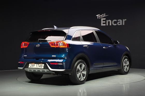 Kia Niro Prestige — пробег 96 428 км — фото 2 из 5