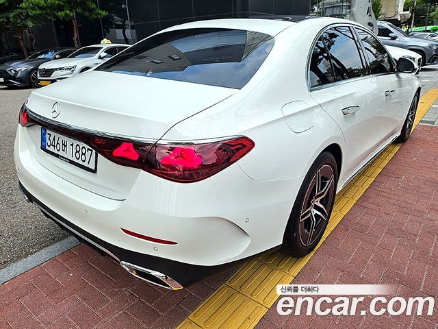 Mercedes-Benz E-Class E200 AMG Line — пробег 800 км — фото 4 из 5