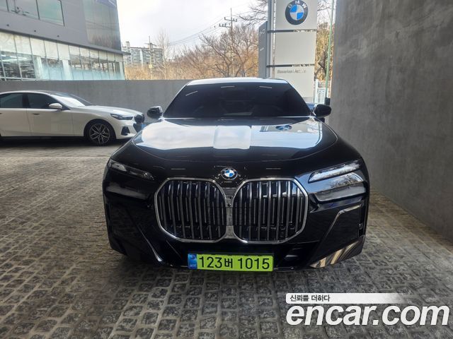 BMW 7-Series 740i xDrive M Sport — пробег 1 015 км — фото 3 из 5