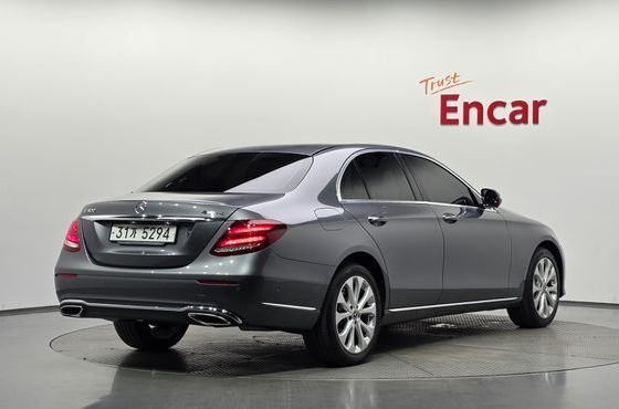 Mercedes-Benz E-Class E300 4MATIC Exclusive — пробег 106 448 км — фото 2 из 5