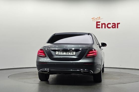 Mercedes-Benz E-Class E300 4MATIC Exclusive — пробег 106 448 км — фото 4 из 5
