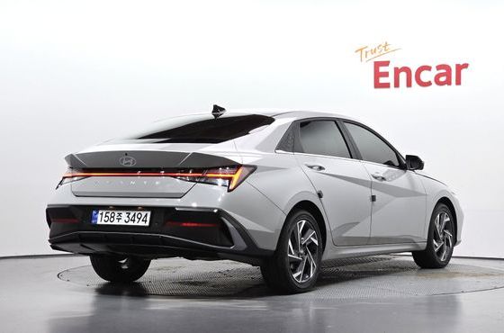Hyundai AVANTE 1.6 Inspiration — пробег 8 885 км — фото 2 из 5