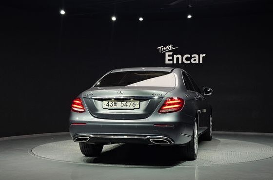Mercedes-Benz E-Class E300 4MATIC Exclusive — пробег 71 361 км — фото 4 из 5