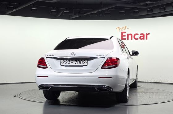 Mercedes-Benz E-Class E220d 4MATIC Avantgarde — пробег 185 785 км — фото 4 из 5