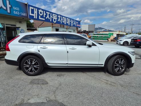 Volvo V90 D5 PRO AWD — пробег 45 000 км — фото 3 из 5