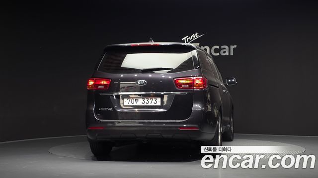 Kia Carnival 11-Seater Deluxe — пробег 26 232 км — фото 4 из 5
