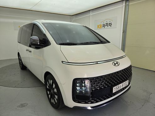 Hyundai Staria L3.5 Lounge 9-Seater Mobility — пробег 70 000 км — фото 1 из 5