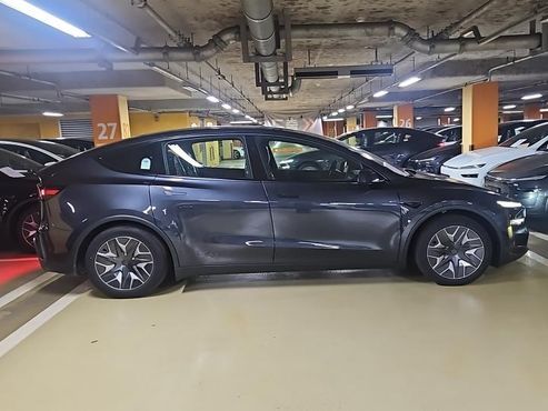 Tesla Model Y L Long Range AWD — пробег 13 км — фото 5 из 5