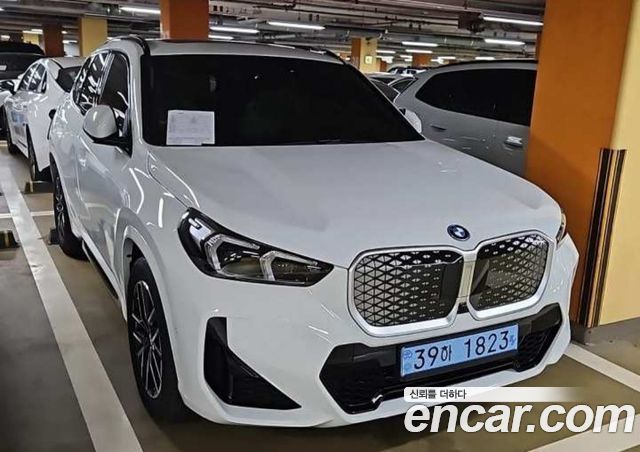 BMW iX1 eDrive 20 M Sport — пробег 1 км — фото 2 из 5