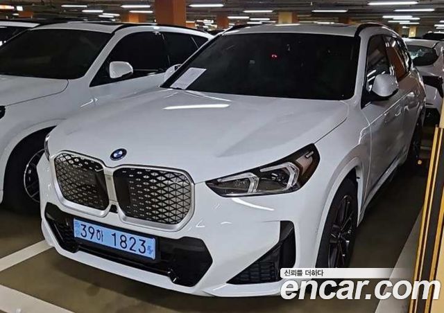 BMW iX1 eDrive 20 M Sport — пробег 1 км — фото 4 из 5
