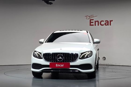 Mercedes-Benz E-Class E300 Avantgarde — пробег 55 380 км — фото 3 из 5