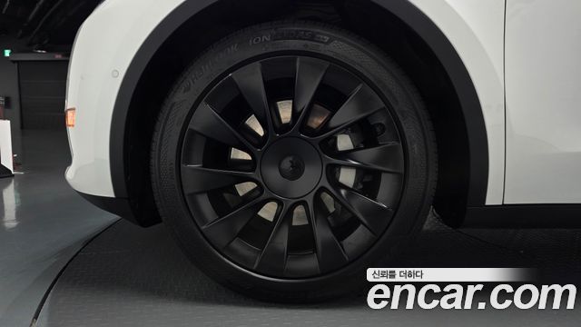 Tesla Model Y Standard Range RWD — пробег 96 251 км — фото 5 из 5