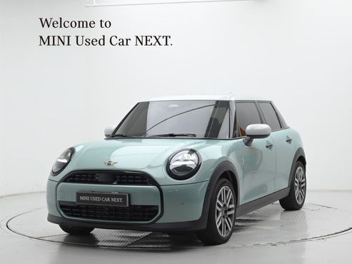Mini Cooper 5Door Essential — пробег 32 км — фото 1 из 5