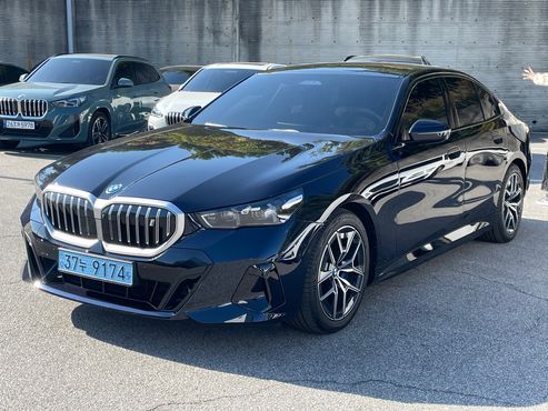 BMW i5 eDrive 40 M Sport — пробег 4 035 км — фото 1 из 5