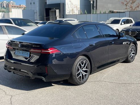 BMW i5 eDrive 40 M Sport — пробег 4 035 км — фото 2 из 5