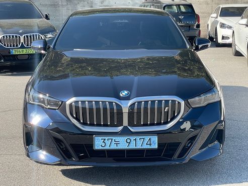 BMW i5 eDrive 40 M Sport — пробег 4 035 км — фото 3 из 5