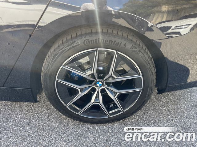 BMW i5 eDrive 40 M Sport — пробег 4 035 км — фото 5 из 5