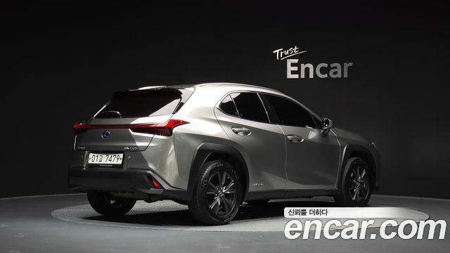 Lexus UX 2.0 2WD — пробег 105 811 км — фото 2 из 5