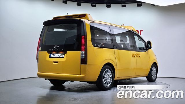 Hyundai Staria L3.5  Kinder Safety Car 15-Seater — пробег 45 338 км — фото 2 из 5