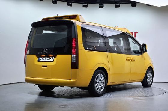 Hyundai Staria L3.5 Kinder Safety Car 15-Seater — пробег 45 338 км — фото 2 из 5