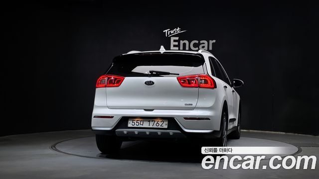 Kia Niro Noblesse — пробег 123 130 км — фото 4 из 5