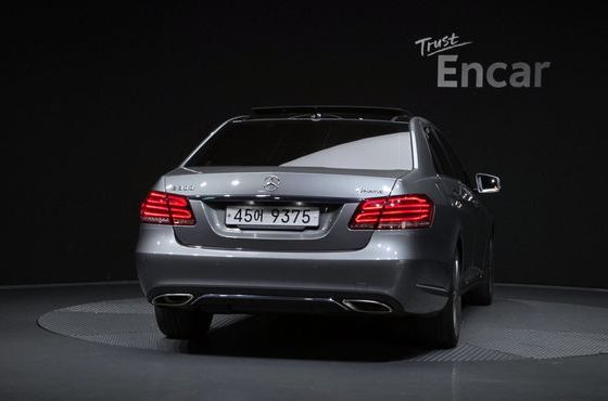 Mercedes-Benz E-Class E300 4MATIC Avantgarde — пробег 105 700 км — фото 4 из 5