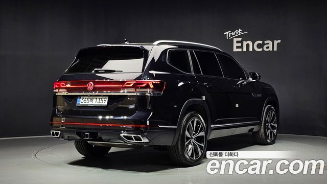 Volkswagen Atlas 2.0 TSI R-LINE 7-Seater — пробег 7 264 км — фото 2 из 5