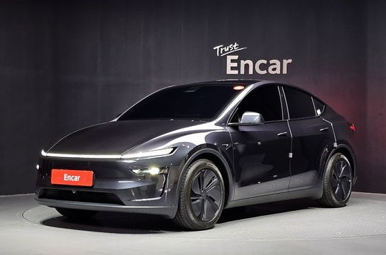 Tesla Model Y Premium RWD — пробег 8 740 км — фото 1 из 5
