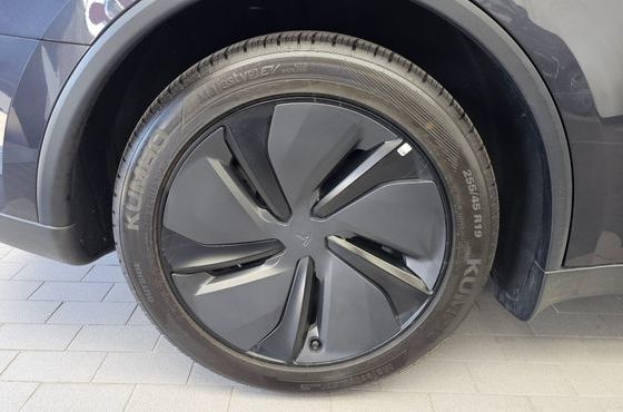 Tesla Model Y Premium RWD — пробег 8 740 км — фото 5 из 5