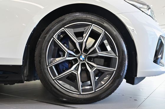 BMW i5 eDrive 40 M Sport — пробег 9 557 км — фото 5 из 5