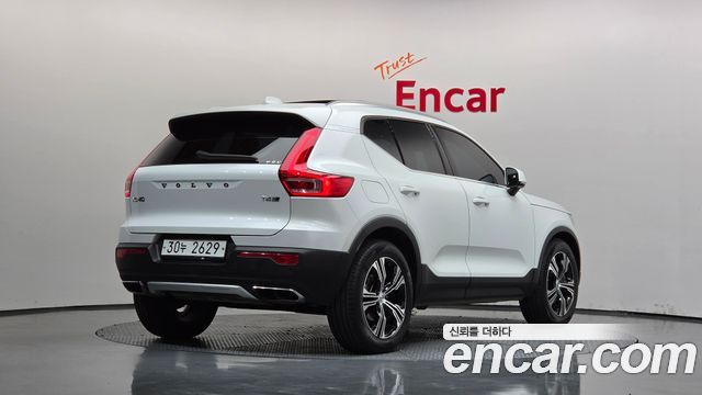 Volvo XC40 T4 R-Design — пробег 45 285 км — фото 2 из 5