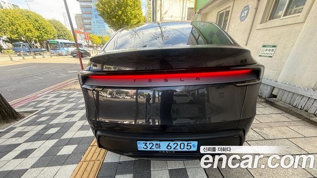 Tesla Model Y RWD — пробег 8 758 км — фото 4 из 5